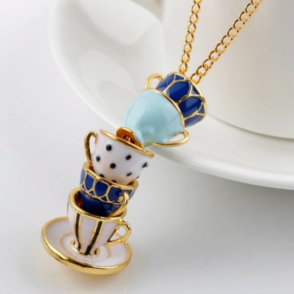 ✨ModCloth Alice Blue Teacups Necklace - Picture 3 of 8